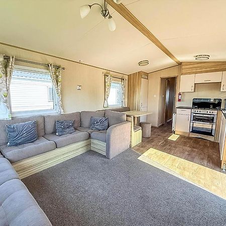 6 Berth Caravan For Hire With Wifi At Seawick Holiday Park In Essex Ref 27025Hv Clacton-on-Sea Zewnętrze zdjęcie