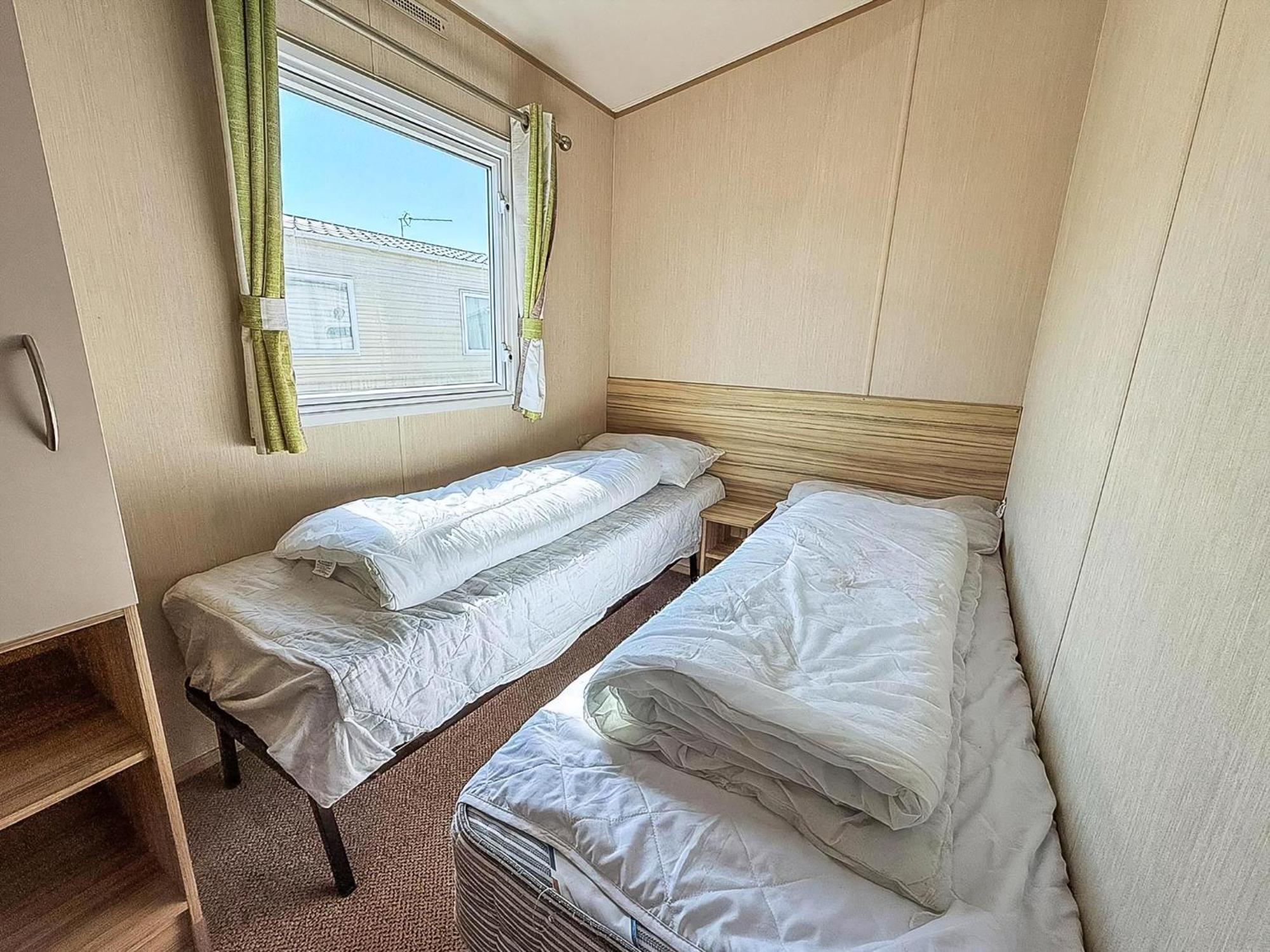 6 Berth Caravan For Hire With Wifi At Seawick Holiday Park In Essex Ref 27025Hv Clacton-on-Sea Zewnętrze zdjęcie