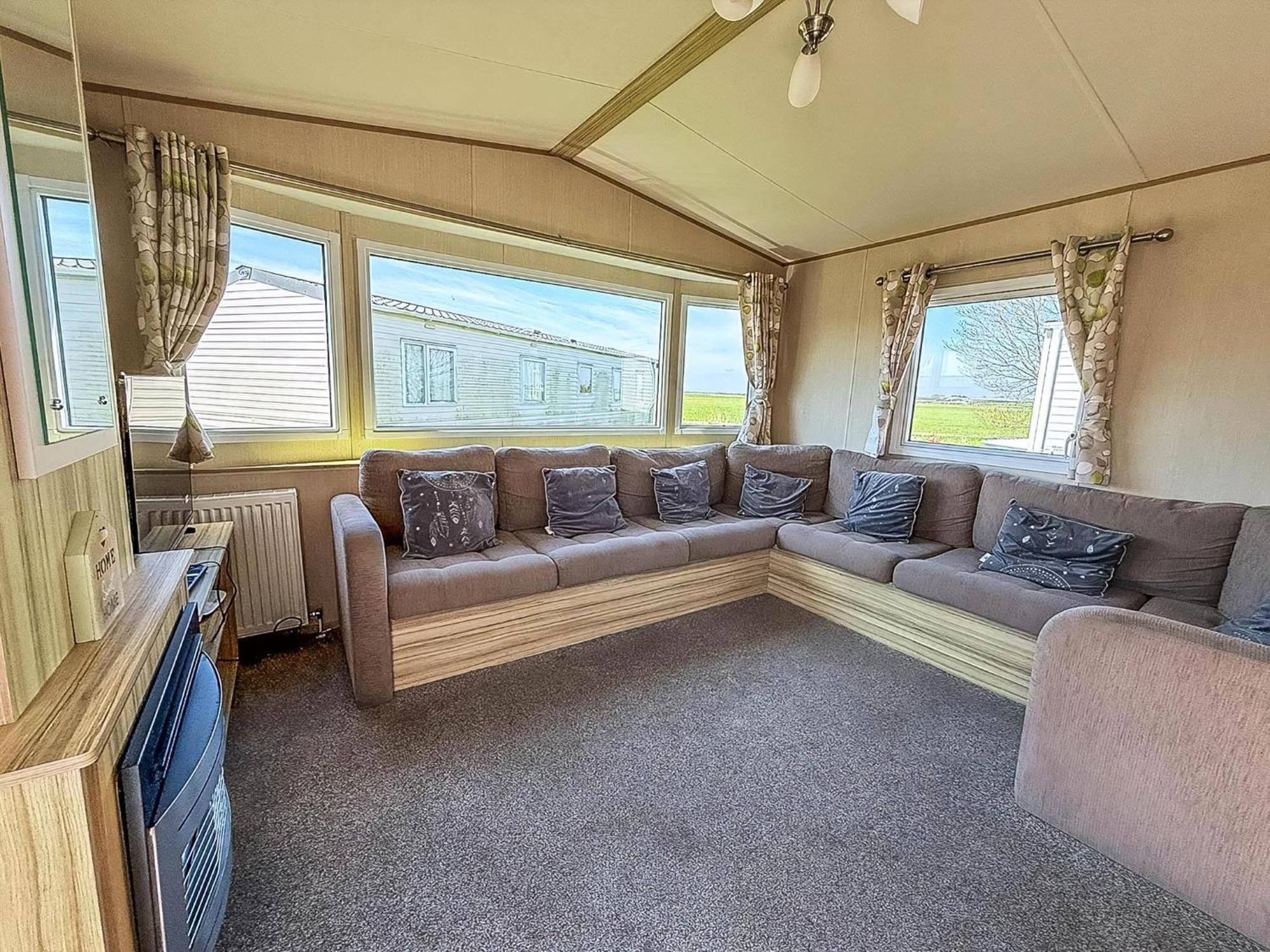 6 Berth Caravan For Hire With Wifi At Seawick Holiday Park In Essex Ref 27025Hv Clacton-on-Sea Zewnętrze zdjęcie