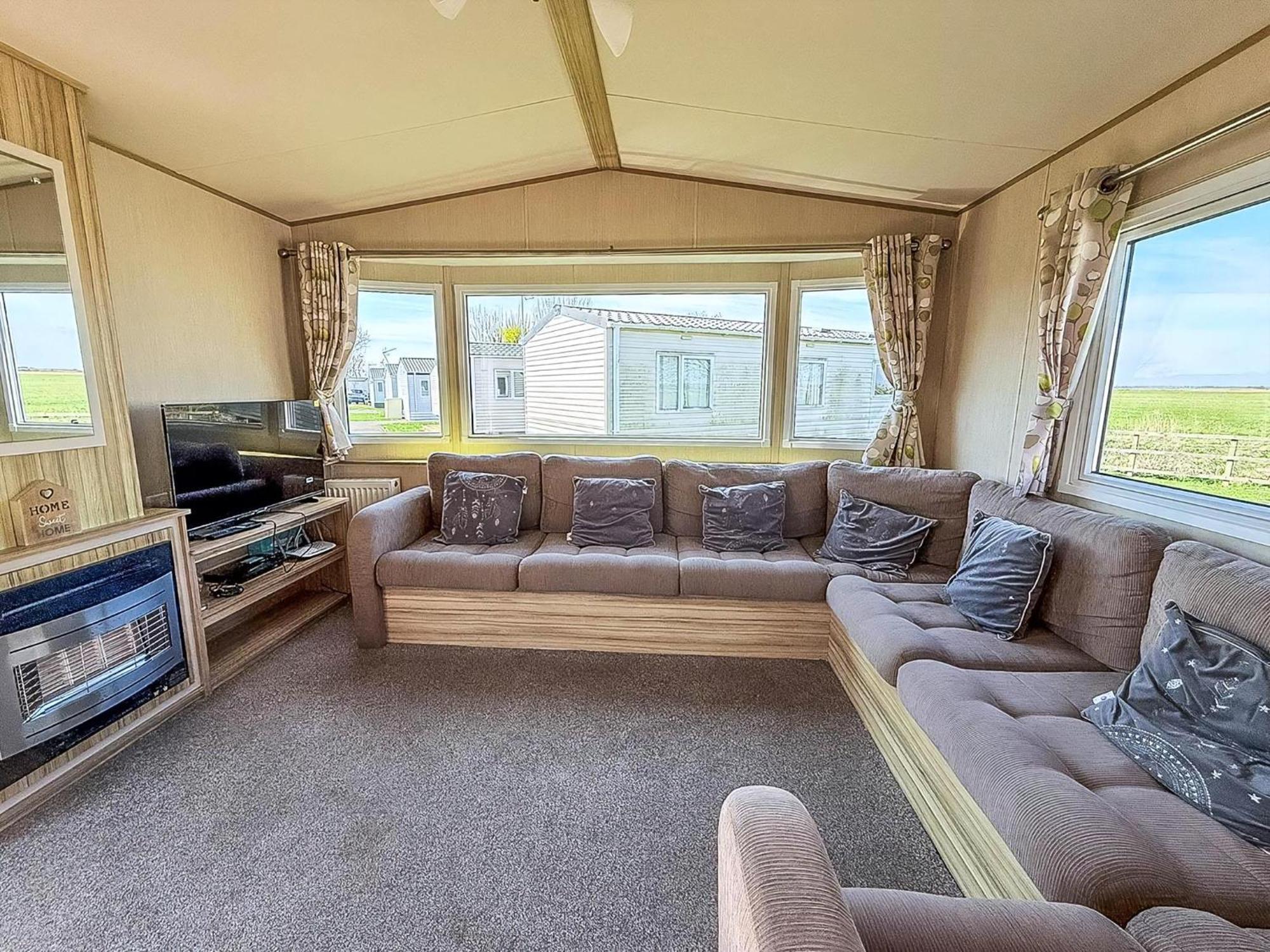 6 Berth Caravan For Hire With Wifi At Seawick Holiday Park In Essex Ref 27025Hv Clacton-on-Sea Zewnętrze zdjęcie